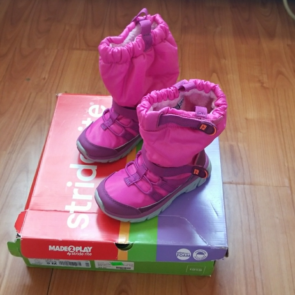 NWOT Stride Rite M2P Sneaker Boot Pink